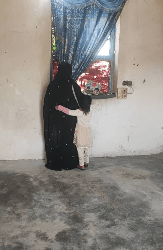 راحله در دورافتاده‌ترینِ روستاها چشم به راه مهربانی‌ست