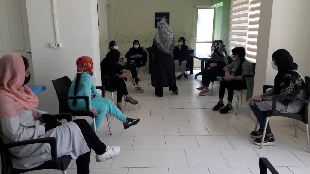 آشنایی با تهدیدهای فضای مجازی در مرکز پرتو/ از مجموعه کلاس‌های آموزشی نوجوانان