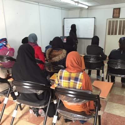 زنگ آموزش زبان انگلیسی برای دانش آموزان تحت حمایت مهرافرین زده شد