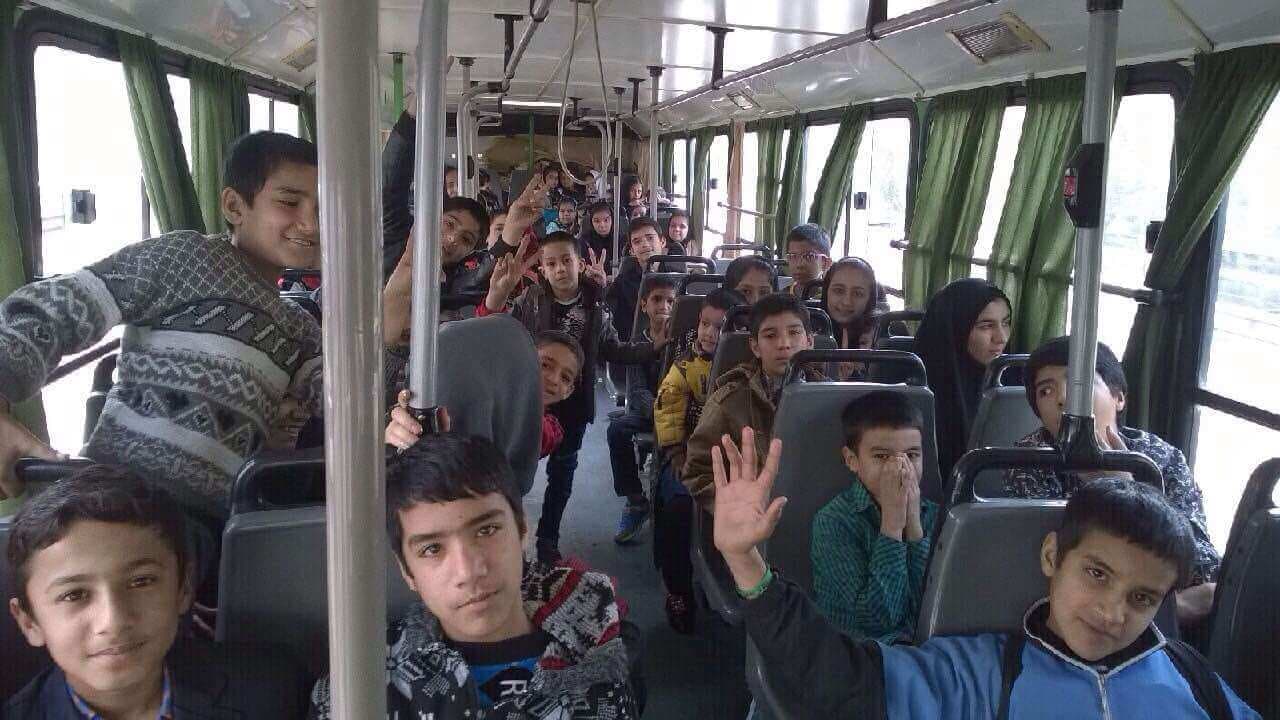 دستفروشانِ کوچک در سرزمین عجایب