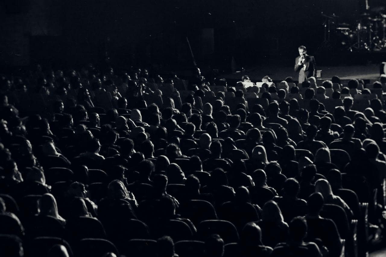 نمایش اسکارلت دهه شصت  به نفع کودکان مهرآفرین برگزار شد