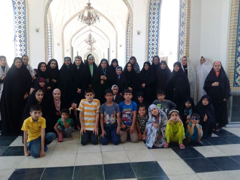 مددجویان مهرآفرین در بارگاه امام رضا(ع) 