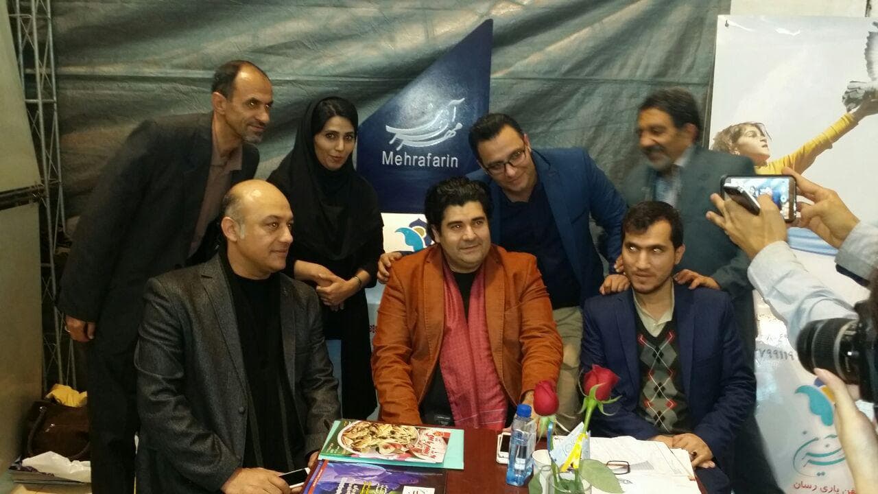 'گزارش تصویری از  حضور چهره ها درغرفه مهرافرين در نمايشگاه مطبوعات"