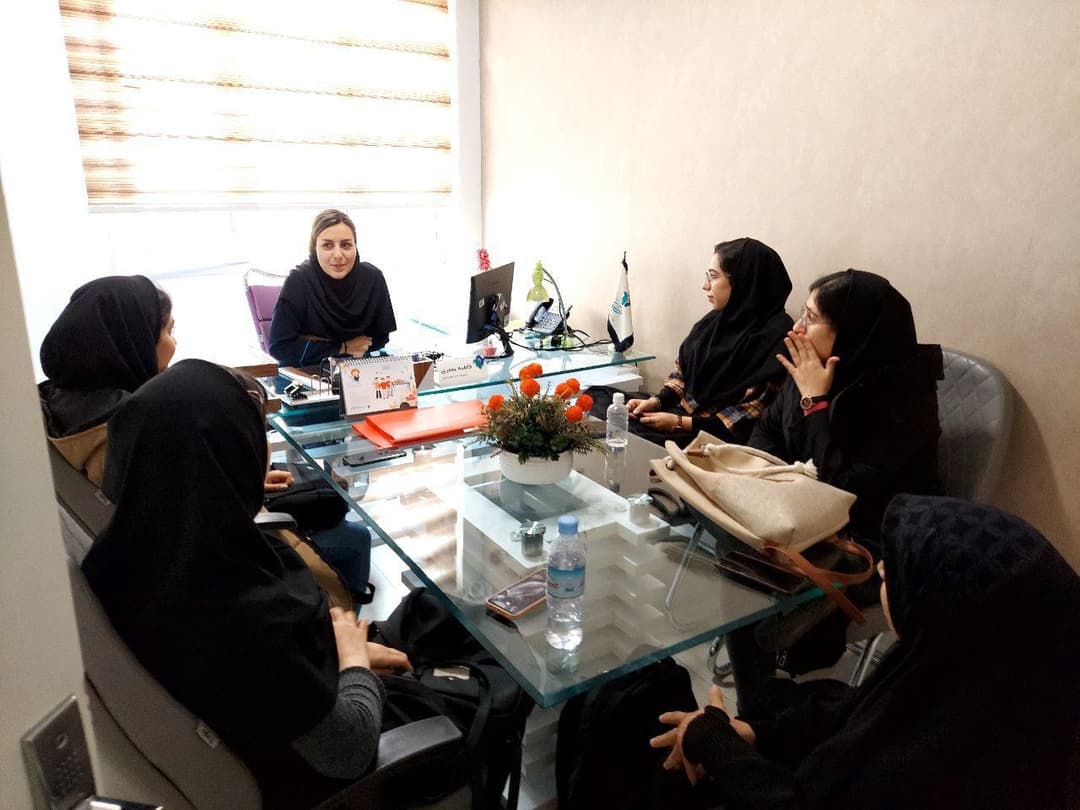 بازدید دانشجویان دانشگاه الزهرا از موسسه خیریه مهرآفرین