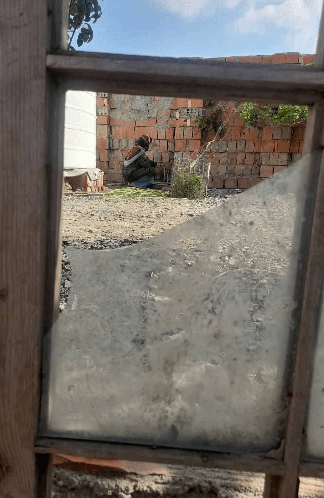 سرطان جانش را می‌سوزاند، سرما تنش را