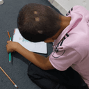 مادر می‌راند او را و پدر طردش می‌کند